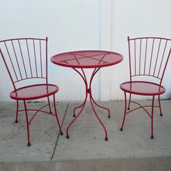 Bistro set table and 2 chairs