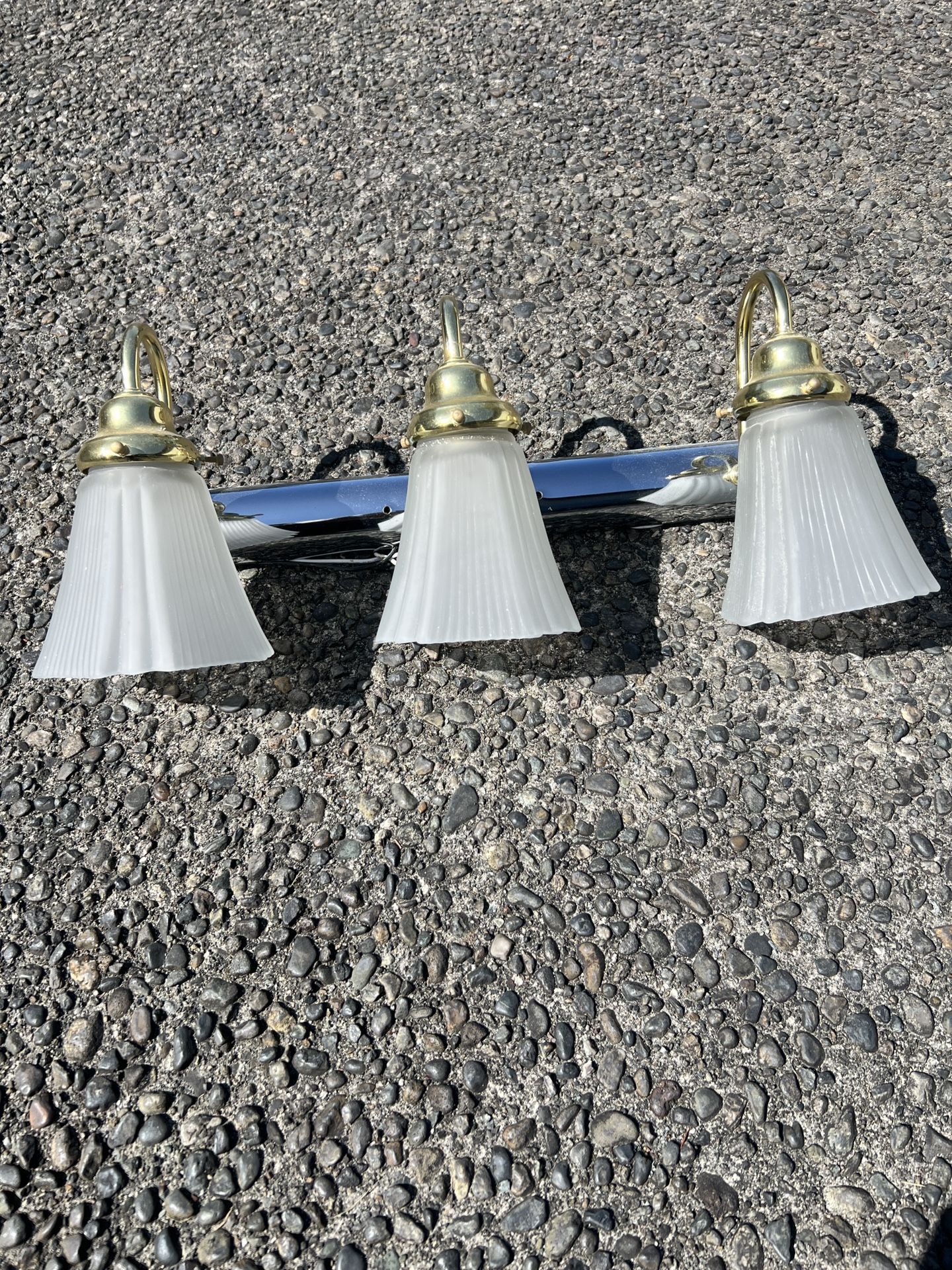 3 Heads Light
