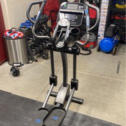 Life Fitness Elliptical Trainer E3