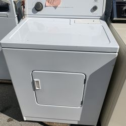 Roper Clothes Dryer Great Condition . Warehouse pricing.  Warranty . Delivery Available . 2522 Market st. 33901 