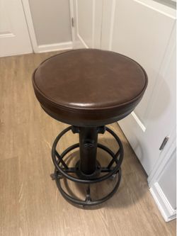 Adjustable bar stool height adjustment up an down