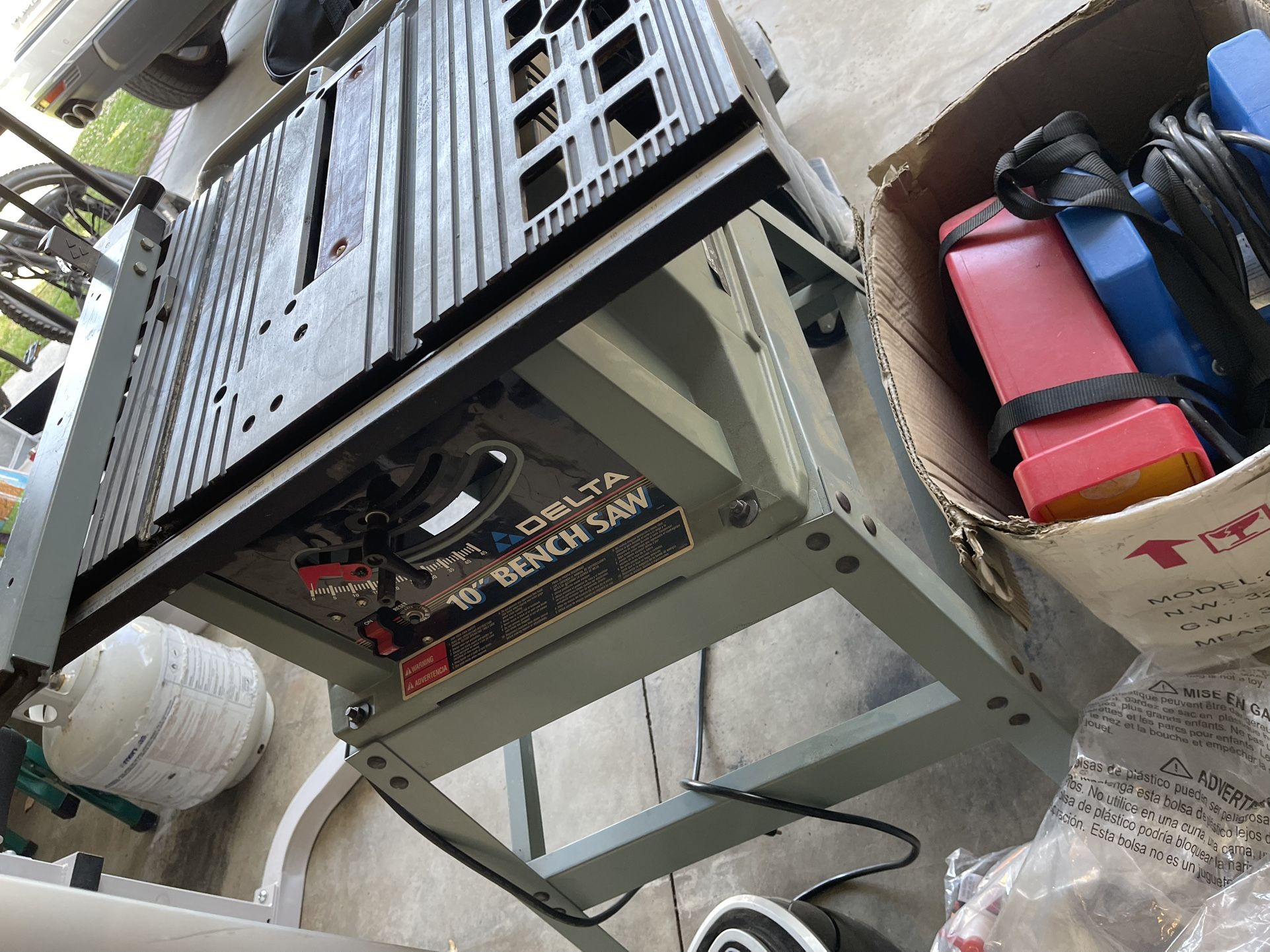 Delta 10” Table Saw w/ Folding Workbench
