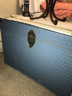 Storage “treasure chest” / end table