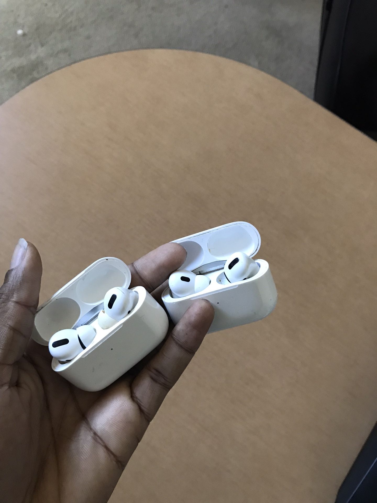 AirPods Gen 3 &4