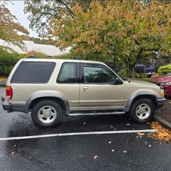 2000 Ford Explorer