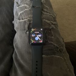 Apple Watch SE 44mm first Generation 