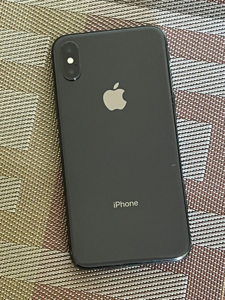 iPhone X , Unlocked for all Company Carrier , Excellent Condition Like New