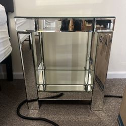 Luxe Mirrored Accent Table 
