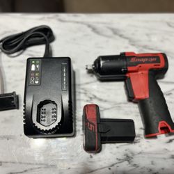 Snap on 3/8 impact Gun, Battery and Charger