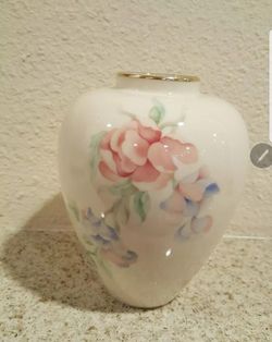 Lenox Decorated 24k Gold Trim Vase made in usa