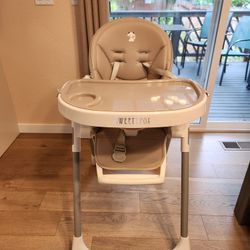 Nice and clean highchair 