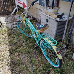 NICE WOMENS BEACH CRUISER 