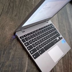 Samsung Chrome Laptop 