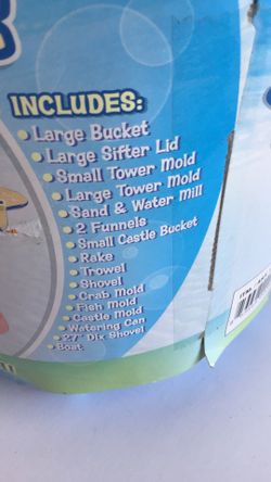 Vintage Bucket Beach Sand  17 Piece Set 1990s/early 2000s Fun 4 kids