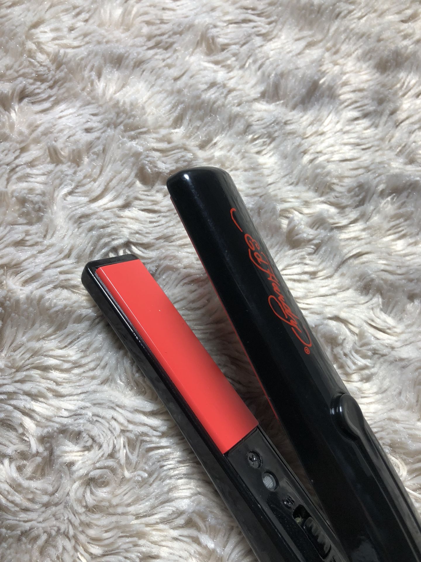 Ed hardy mini flat iron