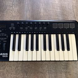Alesis - QX25