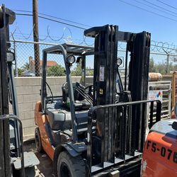 Warehouse Forklifts And Lo Pro Reach Forklifts 