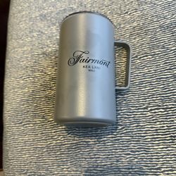 MiiR Fairmont Kea Lani Maui 20 oz Tumbler With Lid And Handle.