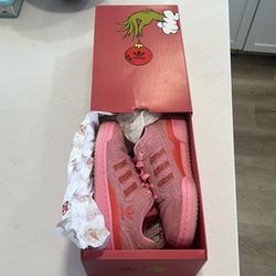 Adidas Grinches - Size 8 Women’s