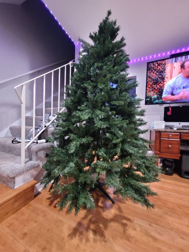 Christmas Tree 🎄 7.5 Feet