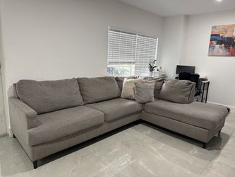 Modern Gray Sectional Sofa with Chaise