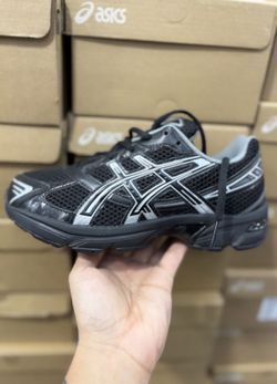 ASICS 