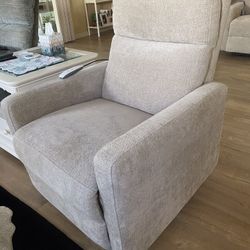 Brand New Power Lift Recliner. Never Used, Color Didn’t Match. FREE TV’s With Purchase. 