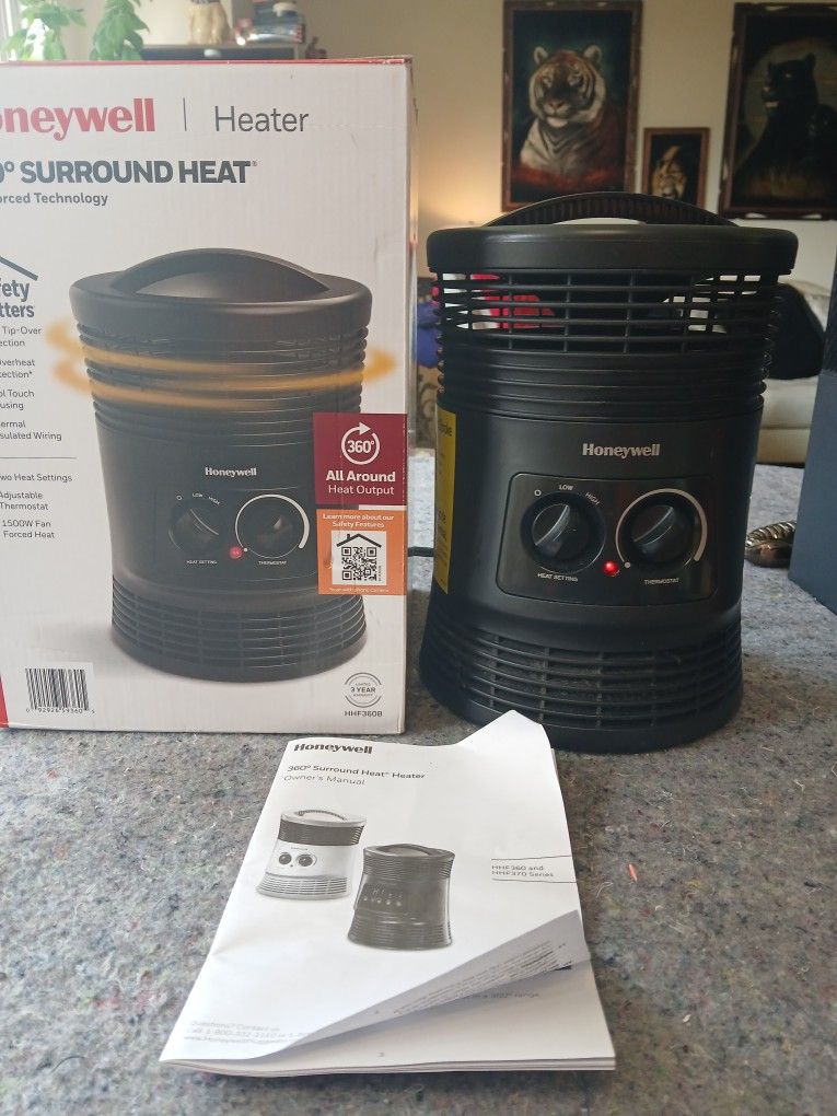 Honeywell HHF360B 1500W 360? Surround Indoor Heater Black
The Honeywell HHF360B 1500W 360° Surround Indoor Heater in black is a portable electric he