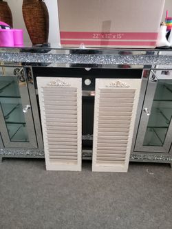 Wall shutters