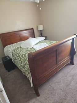 Wood queen frame