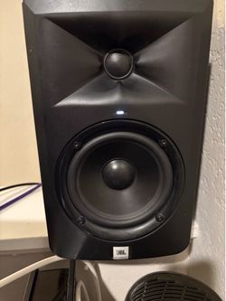 JBL professional studio monitors with Scarlett