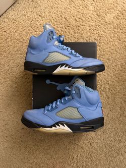 Size 9 (Used, has original box, scuffs and yellowing) - Air Jordan 5 SE UNC university blue