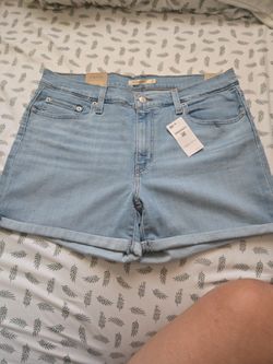 Levis Short