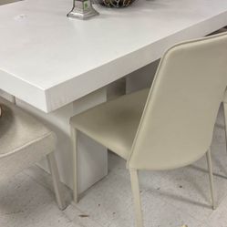 Dinning Table 