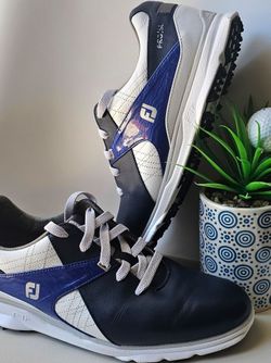 FootJoy Pro|SL spikeless golf shoes featuring a blue and white leather design.
Men's Size 10