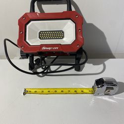 Snap on shop light LED