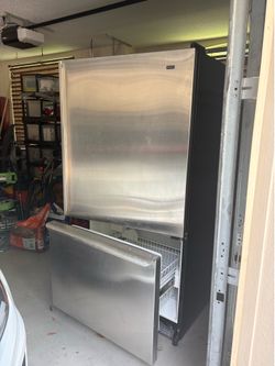 Kenmore stainless steel fridge/bottom freezer