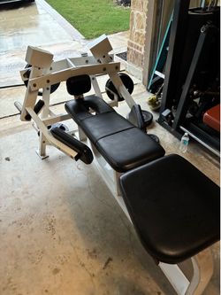 Hammer Strength Line rear delt