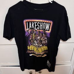Lakers men’s size medium shirt