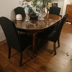 VINTAGE  DINING ROOM TABLE  - CHAIRS INCLUDED 