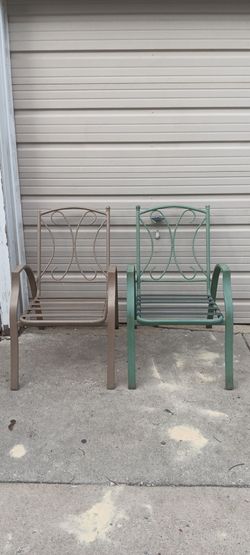 4 Outdoor Chairs $10 Each