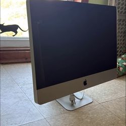 Apple iMac 21.5" All-In-One Desktop Computer (Silver)