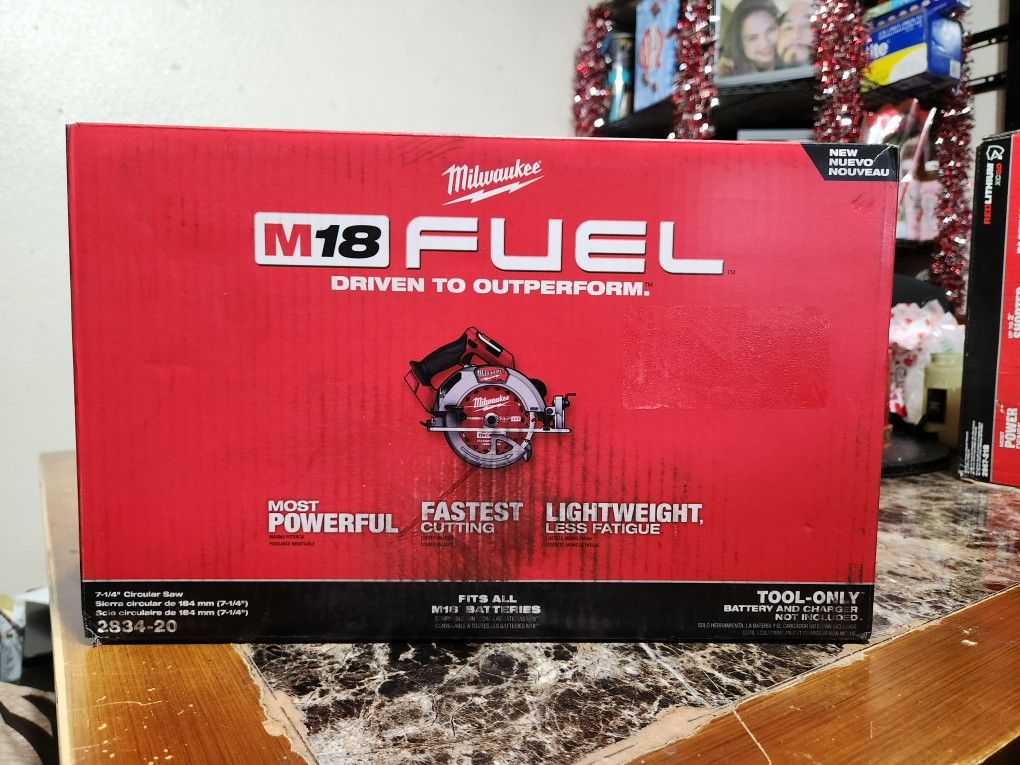 Milwaukee
M18 FUEL Brushless 7-1/4 in. Circular Saw (Tool-Only)