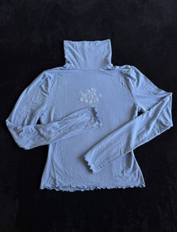 Size Large Womens baby blue long sleeve 