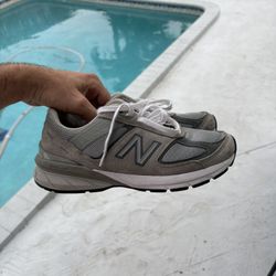 New Balance 990v5 Women’s Size 8.5 Men’s 7 