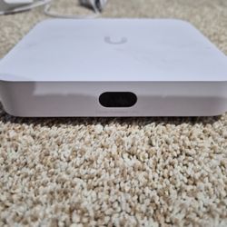 Ubiquity Gateway Ulta router -luke new- removed from account