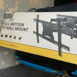 Full motion TV wall mount 