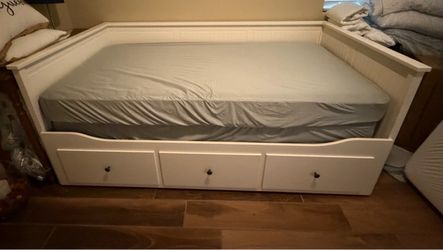 Daybed with 3 Storage Drawers