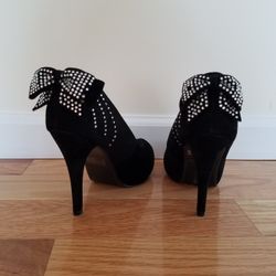 Women size 8.5 black high heel shoes