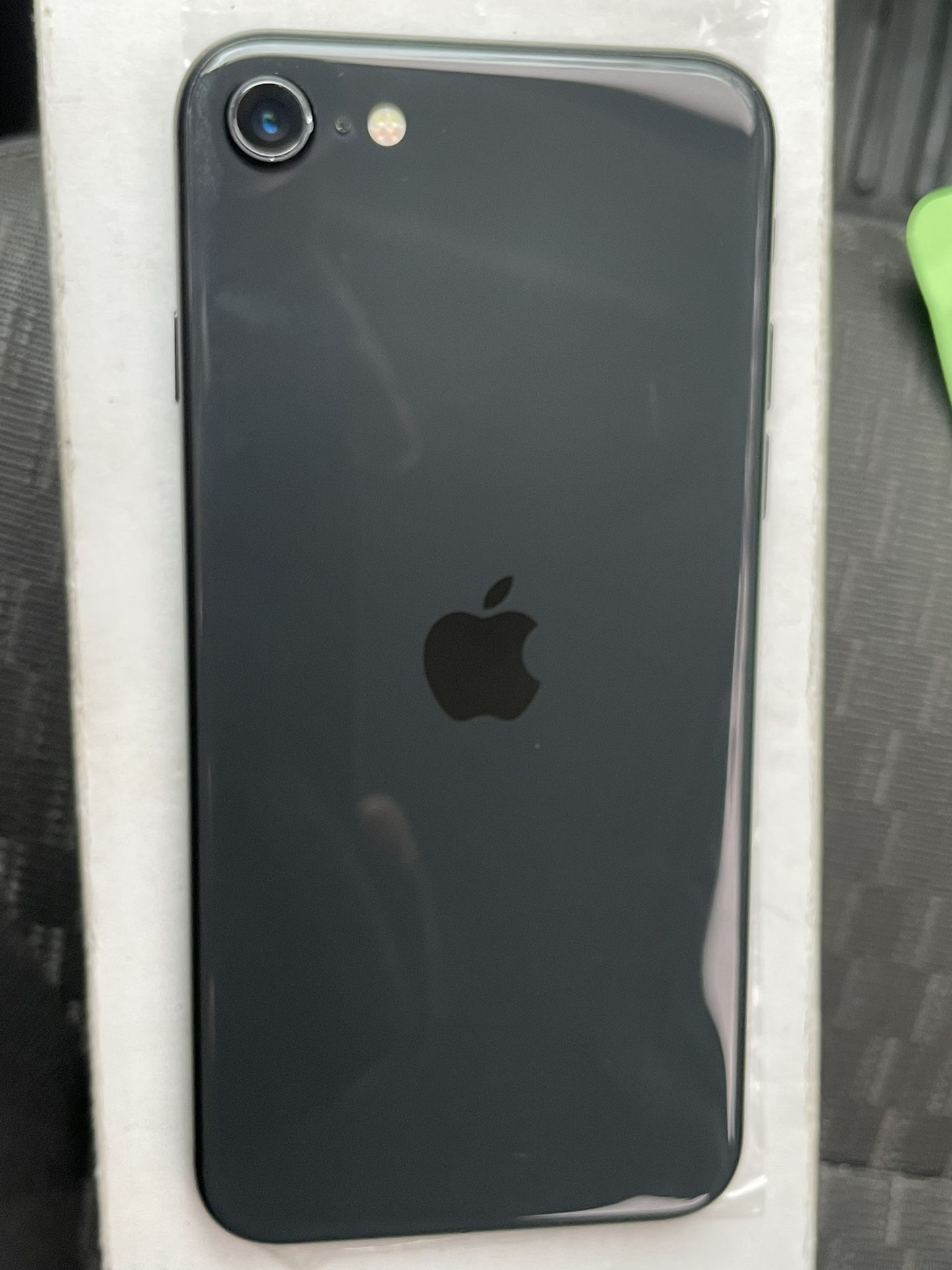 Brand New Apple iPhone 8 SE 64 GB Or Best offer!